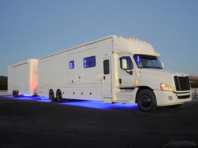 sporttruckrv's tweet photo. Celebrate the 4th in style, with this @RenegadeRV IKON, customized by @clark_racing https://t.co/mszGKad0v2 http://t.co/WtNdcUCygF