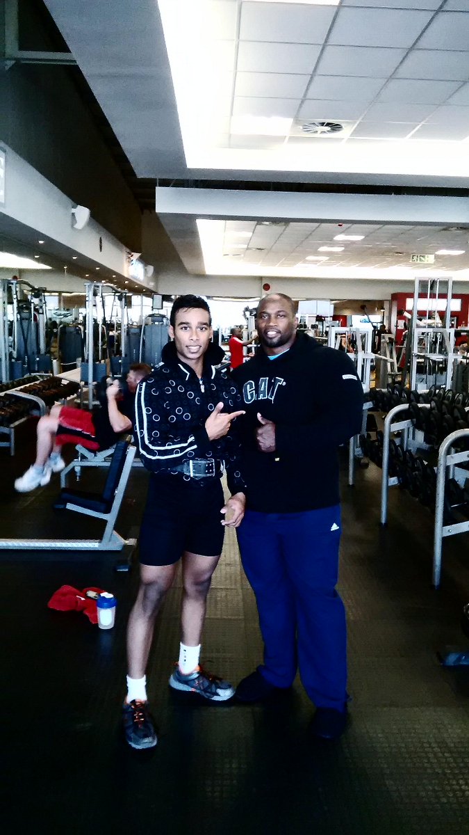 EmilioSingh97's tweet photo. @MuscleEvoMag Met Vusumzi Njisane today at gym. One of South Africa's finest. #Honour #Bodybuilding http://t.co/Eq1nzVQf2t