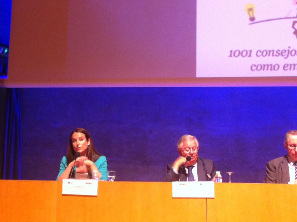 FundacionAXA's tweet photo. @olgagrau13 'no es suficiente tener una idea, la fuerza y el entorno, el think big son muy importantes'#BCNetworking http://t.co/0oFY3yAqLq