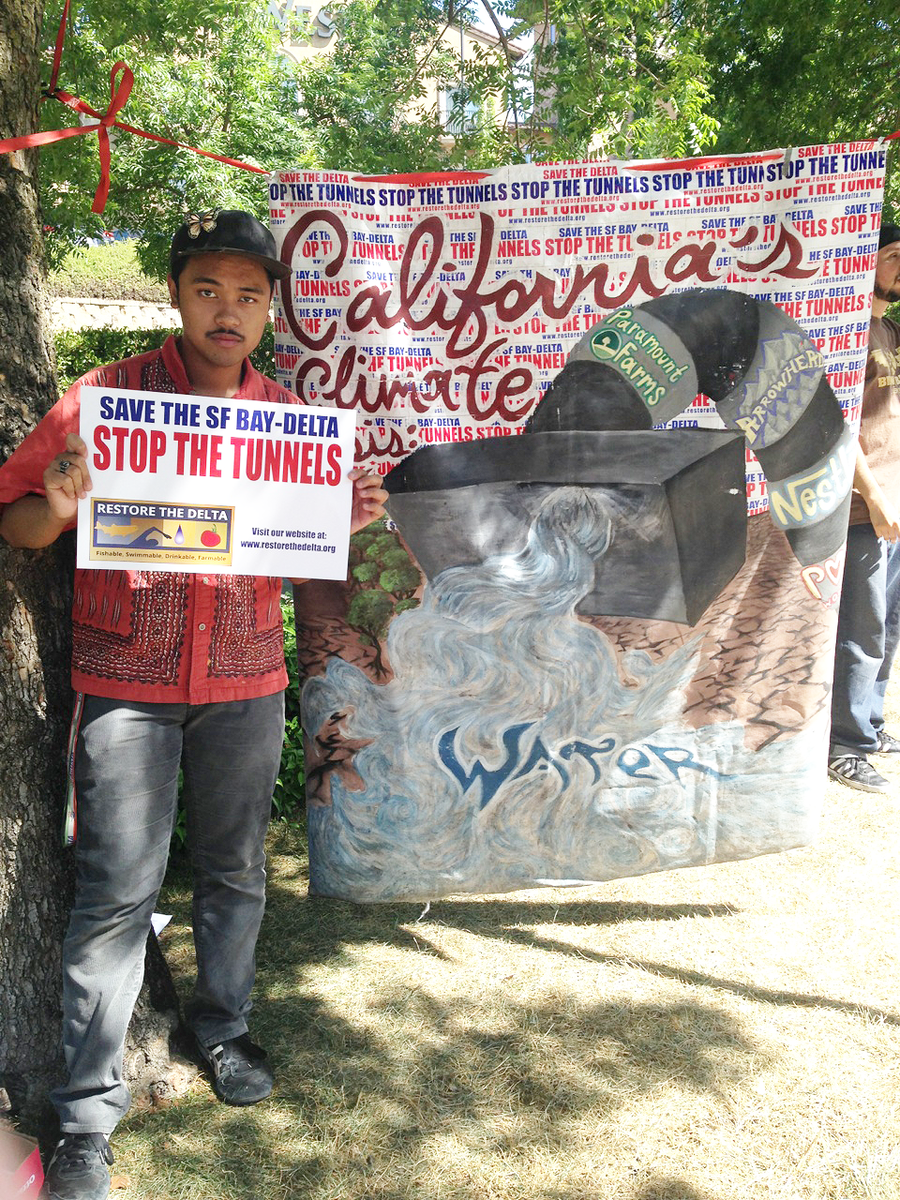 RestoretheDelta's tweet photo. Protesting exclusion of Delta stakeholders & #CAtribes @winnemem @ChiefCaleenSisk at $1,500/person #CAWaterSummit http://t.co/ZbDf8uTc52