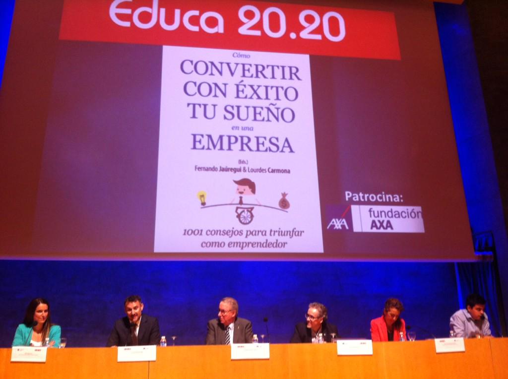 FundacionAXA's tweet photo. 'Sólo quien mira al futuro puede dar pasos largos, no debemos tener miedo a fracasar' #BCNetworking http://t.co/k6N2CeCocE