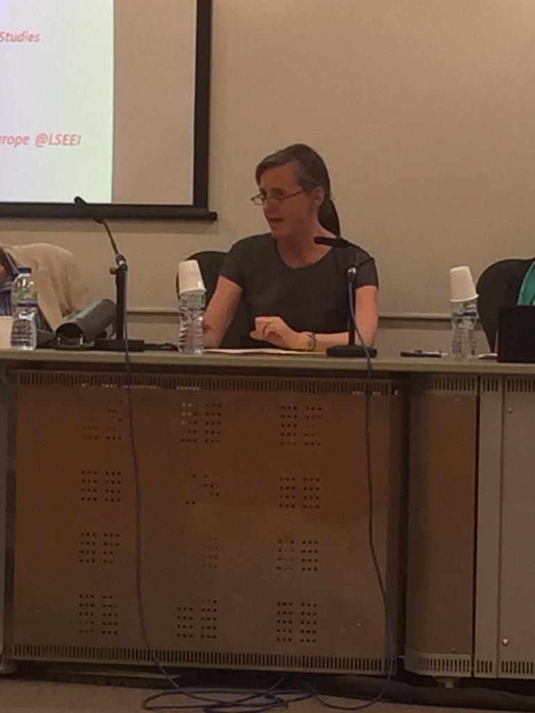 Possibility for France and Britain to be leaders in European defence, either inside or out? - Dr Chick #LSEEurope http://t.co/wKWumCbnM7