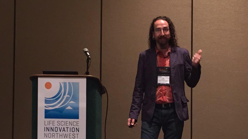 ScottThielman's tweet photo. Ian MacDuff talking device development at LSINW. #productcreationstudio @washbio @ianmacduff #LSINW15 http://t.co/B94sET1zse