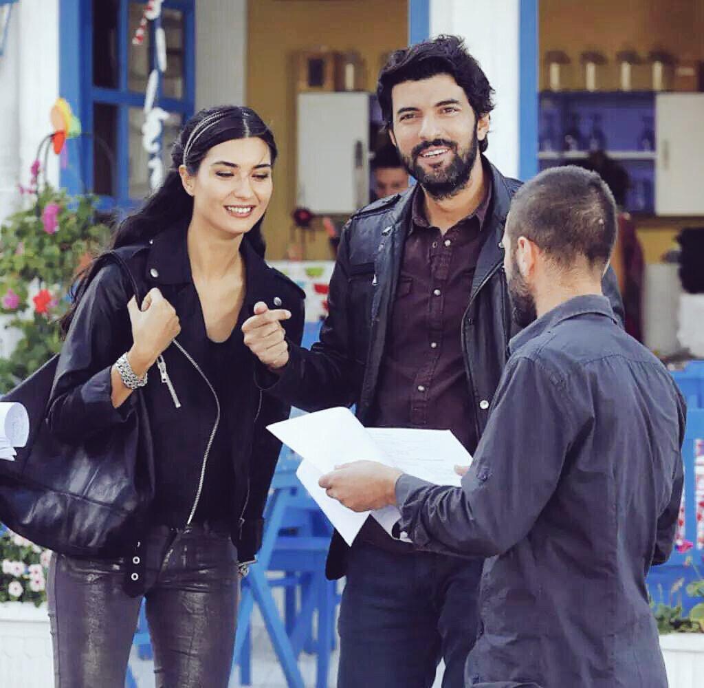 MariaSmi2's tweet image. Ayy çok seviyorum #EnTu👫💓
Sevimli çift😍😍
#KaraParaAşk 💓