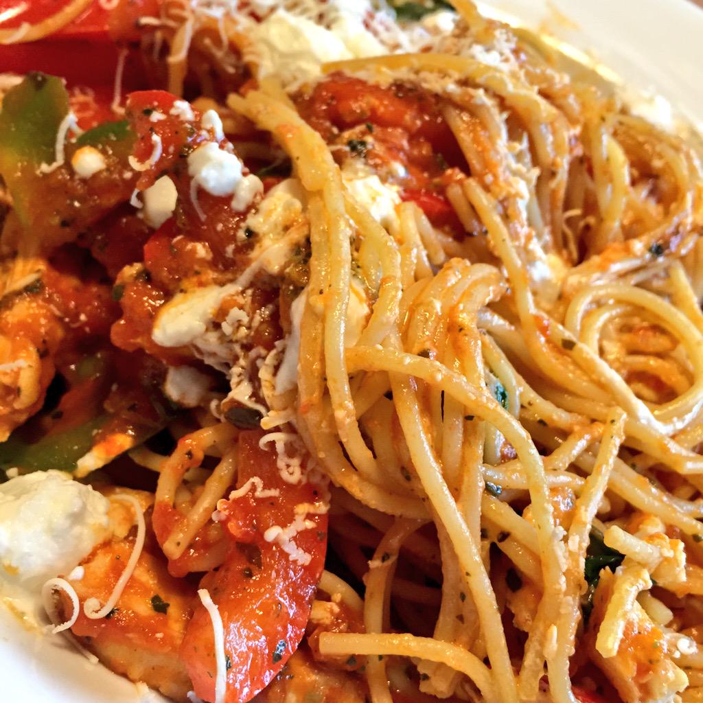 nvjvhjulissv's tweet image. lunch with her ❤️ #EastSides