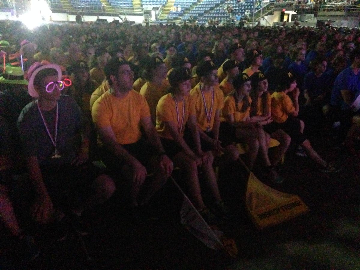 Cérémonie de clôture de la 36e finale des Jeux de l'Acadie.  Plus de 1000 athlètes des 4 provinces atl.  #jeuxipe2015