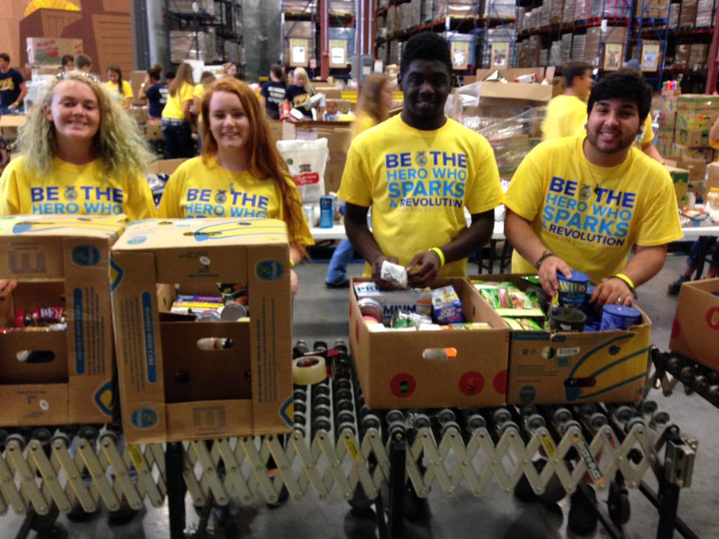 floridaffa's tweet photo. RT @agteacherlife: Packing boxes at the food bank #middletonstem #HCPSCTE #hcps @MooreKimD #ffa #flaffa15 http://t.co/5hdIegKbjc