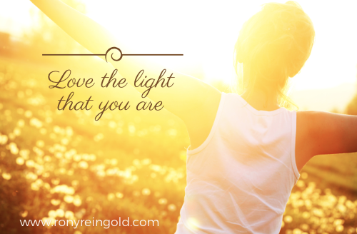 RonyReingold's tweet photo. Transformational tip: Love the light that you are.  It's worth it.  xoxo #shine http://t.co/0m8E8razDD