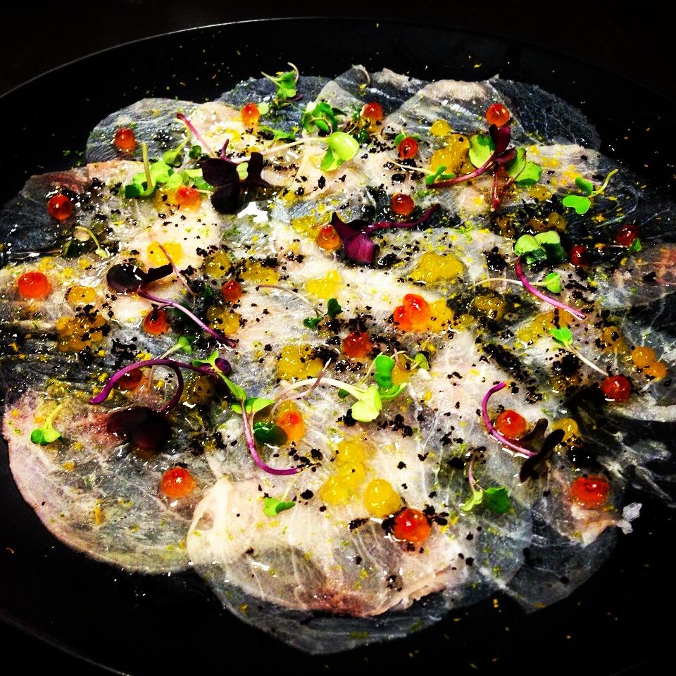 ChefRamonPa's tweet photo. carta nueva en @murmurihotel @elPassatge #carpacciodepezespadaycitricos http://t.co/eWXFdHAqMg