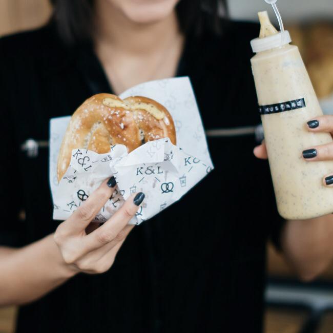 KnotLoopPretzel's tweet photo. ❤️ Vengan a Campo Marte por sus pretzels ❤️ #encuentrosgeniales #knotandloop http://t.co/IQyQOJOLZa