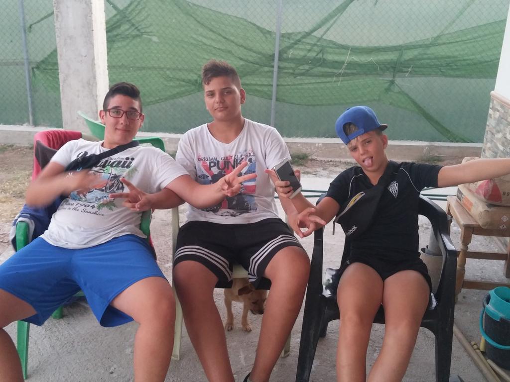 WEROONIKA's tweet photo. Aqui estamos esperando!!RT @JuanfraEscudero #LaHoraMagica519 #7españoles #TweetMagico #MiTrioCalavera queremos el mvl http://t.co/bMHvK4XvT4