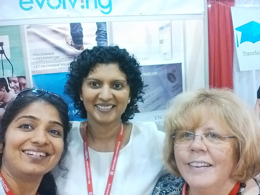 whoissri's tweet photo. โ@Iam_akay: Selfie time @LauraOwenSDSU @evolvng @whoissri #ASCA15 #booth533 http://t.co/ws6YbriBLzโ a selfie!