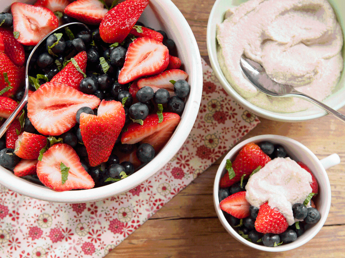 A #vegan Fruit Salad that will add fireworks to your 4th of July celebration: bit.ly/1GKNvu5 #WFMdish