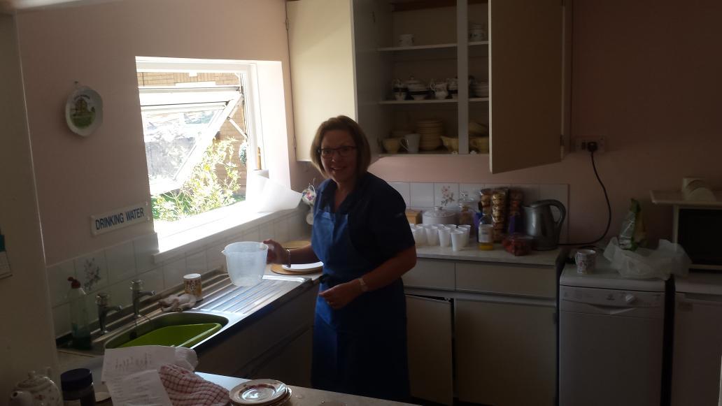 Lovely to hear Cwmfelin primary sing for Hafan deg shelter today while we served drinks and scones. Hope all enjoyed🍓