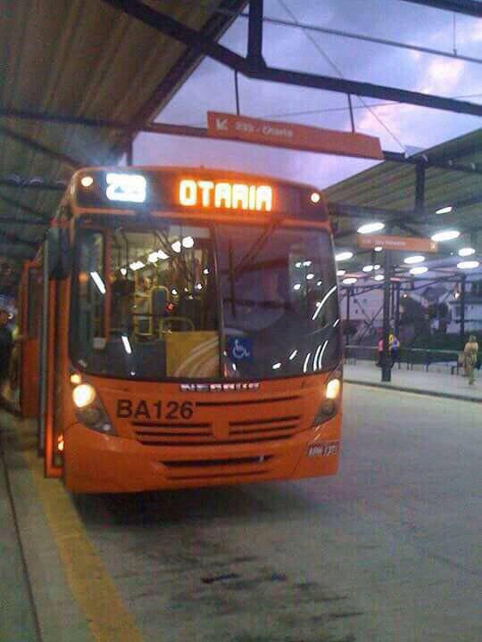 jiwonfada's tweet photo. "Me despedi de Camila quando vi que meu ônibus estava chegando." http://t.co/KjEMFKXR69