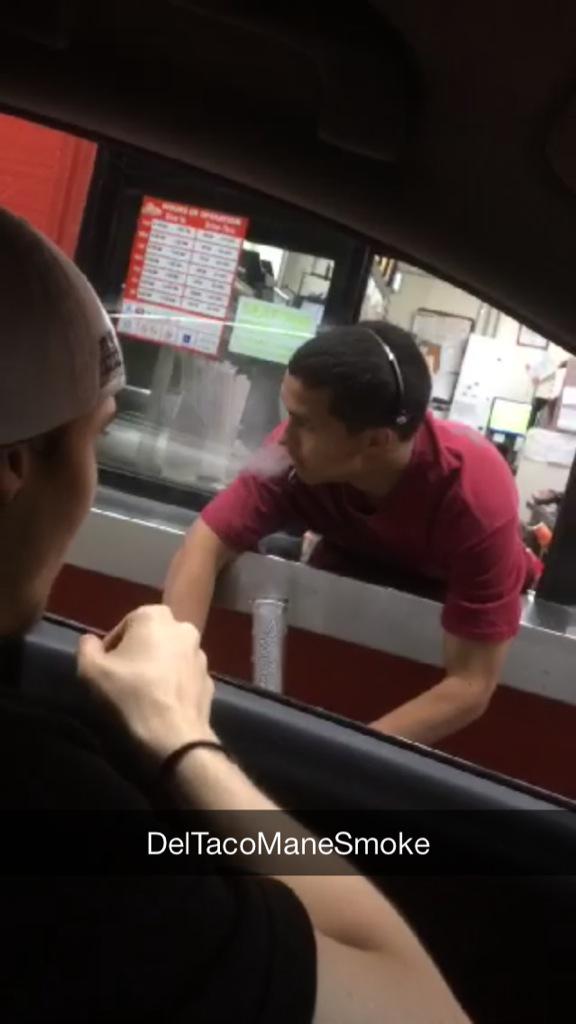 ShakeWell818's tweet image. My snapchat lit as fuck. Shakewell832