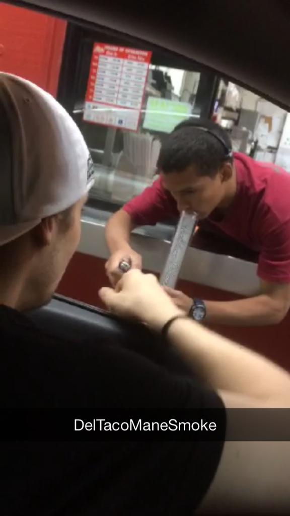 ShakeWell818's tweet image. My snapchat lit as fuck. Shakewell832