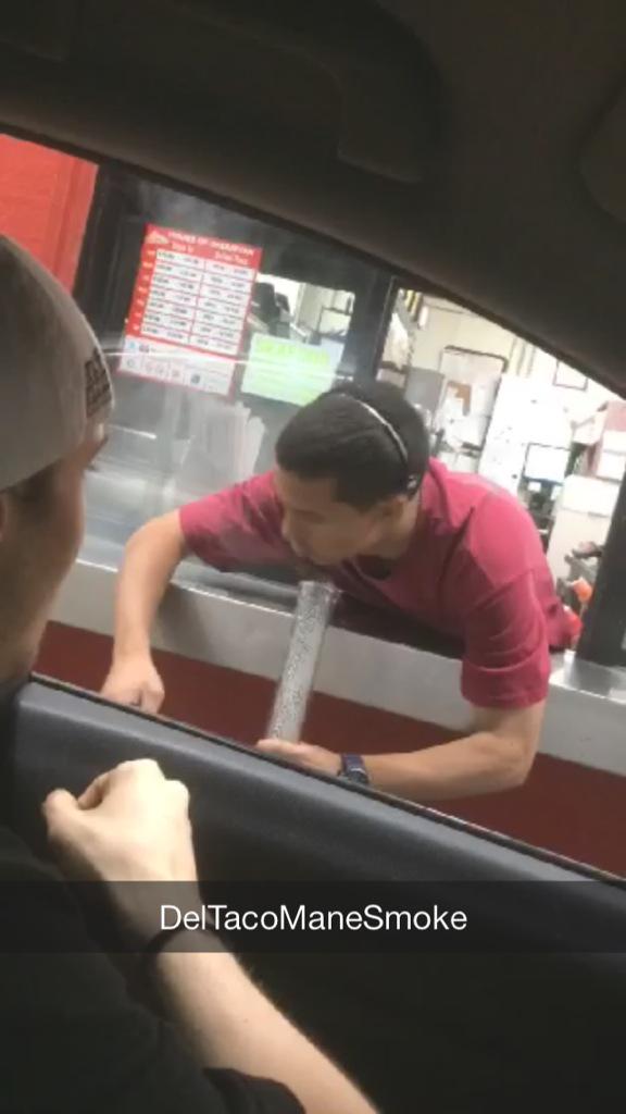 ShakeWell818's tweet image. My snapchat lit as fuck. Shakewell832