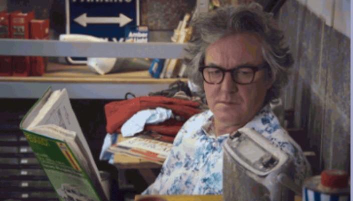 smoliiicek's tweet photo. I have a thing for @MrJamesMay with glasses 😍 #andwithout http://t.co/2nhWiRt20Y