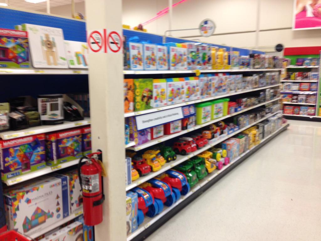 TargetDeidi's tweet photo. Filling the floor in toys today!!! #ToyPTM #Fullaisles #gosales @lewmeg2 @TargetBrittany @Tj_dyar http://t.co/Ajm3RTYD5g