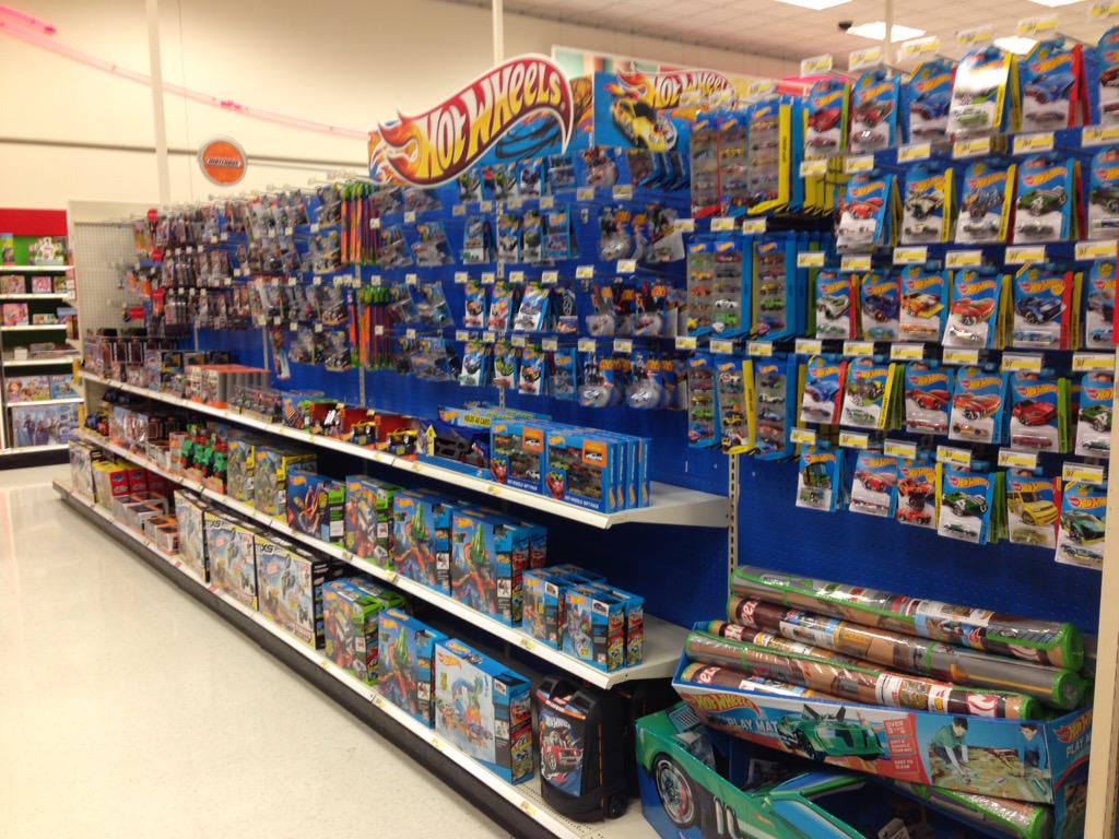 TargetDeidi's tweet photo. Filling the floor in toys today!!! #ToyPTM #Fullaisles #gosales @lewmeg2 @TargetBrittany @Tj_dyar http://t.co/Ajm3RTYD5g