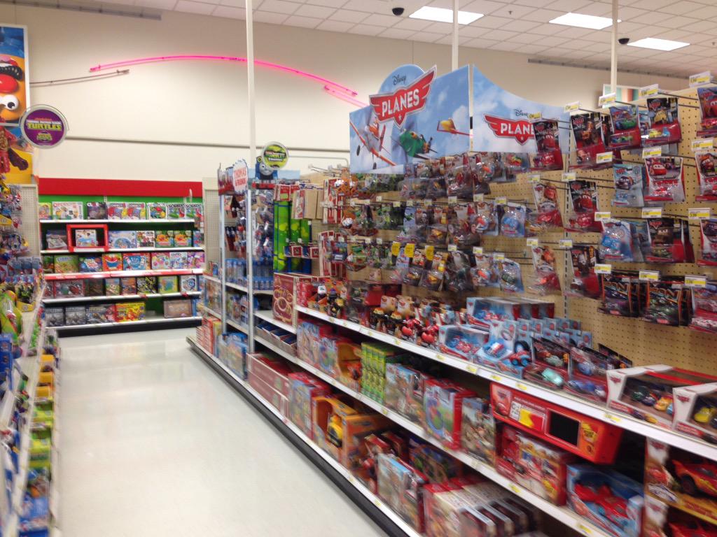 TargetDeidi's tweet photo. Filling the floor in toys today!!! #ToyPTM #Fullaisles #gosales @lewmeg2 @TargetBrittany @Tj_dyar http://t.co/Ajm3RTYD5g