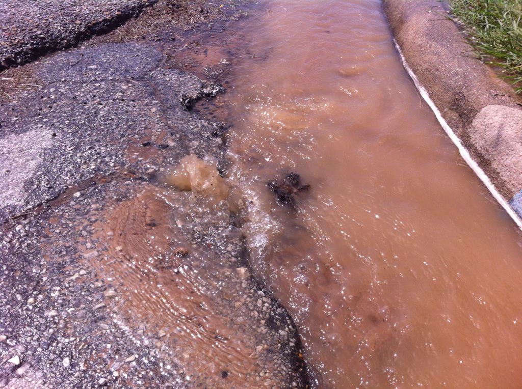 MichaelKTRE's tweet photo. Hey @cityoflufkin @LufkinCityHall there's a ruptured water line at Moore Ave &amp; Bynum St. http://t.co/Rf8wuOeBo9