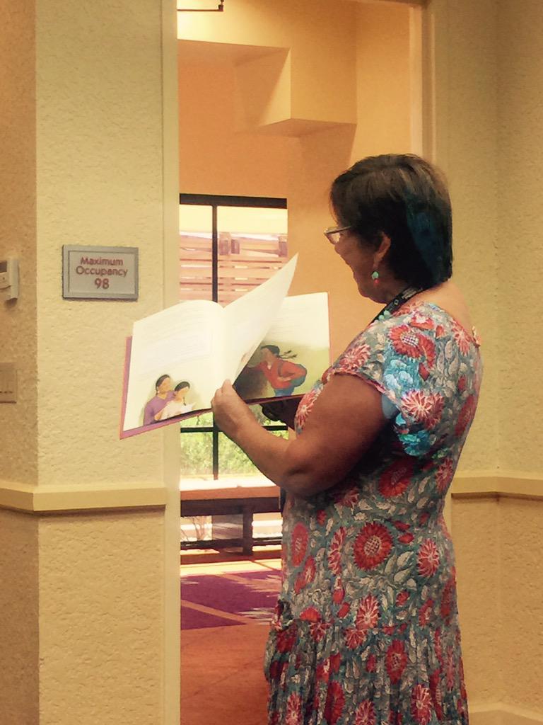 PrimeroRandR's tweet photo. "Los padres están para educar y los abuelos para consentir" Kathleen Contreras: Como dicen los abuelos...@ATDLE1 http://t.co/K9feXQKqGK