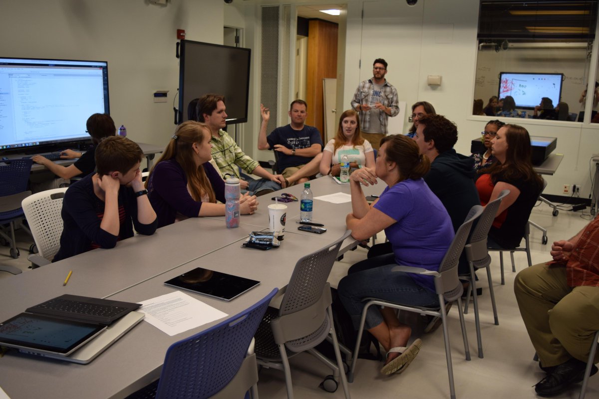 EmmaMMercier's tweet photo. #uiwp in IDEALL @edILLINOIS http://t.co/zRCihJcyQD