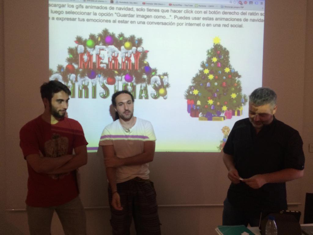 MyriamCarrel's tweet photo. Nuestros talentos presentan sus campañas creativas #RealidadAumentada Workshop #MasterclassRA @imascono_ES #MasterMPD http://t.co/qr3xTkknOQ
