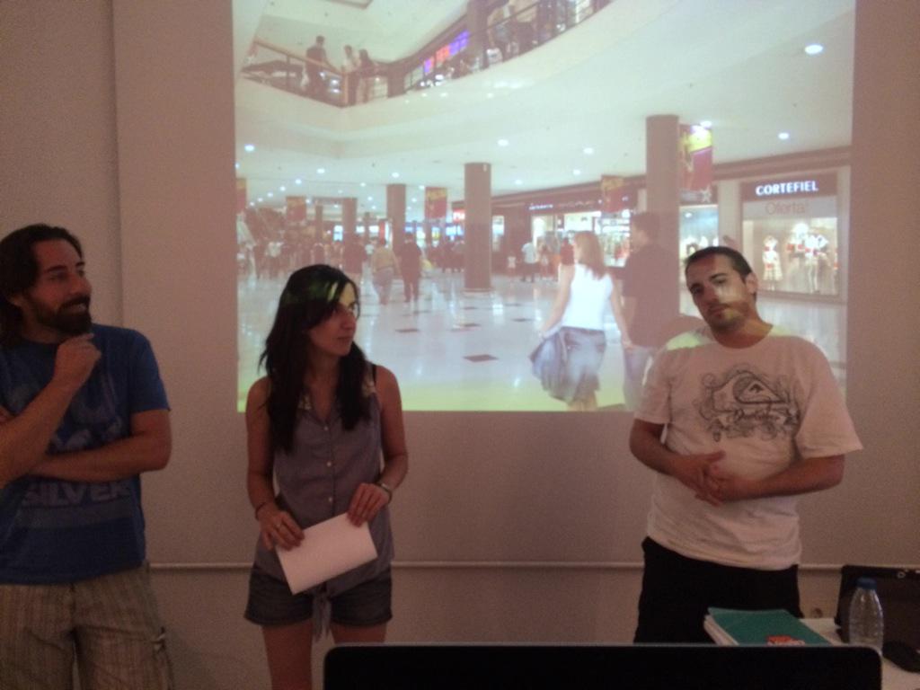 MyriamCarrel's tweet photo. Nuestros talentos presentan sus campañas creativas #RealidadAumentada Workshop #MasterclassRA @imascono_ES #MasterMPD http://t.co/qr3xTkknOQ