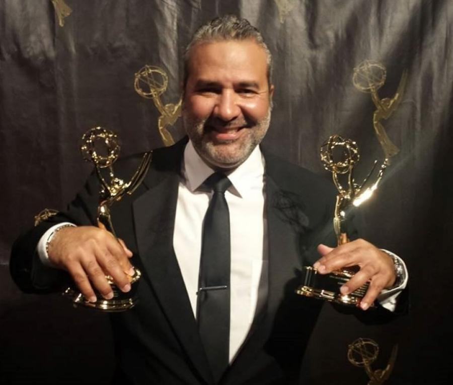UAutonoma's tweet photo. #EgresadoUAC de Dirección y Producción de Radio y Tv gana dos premios Emmy en Estados Unidos. http://t.co/uUFdIrUDO6 http://t.co/FQYTuMbcIP