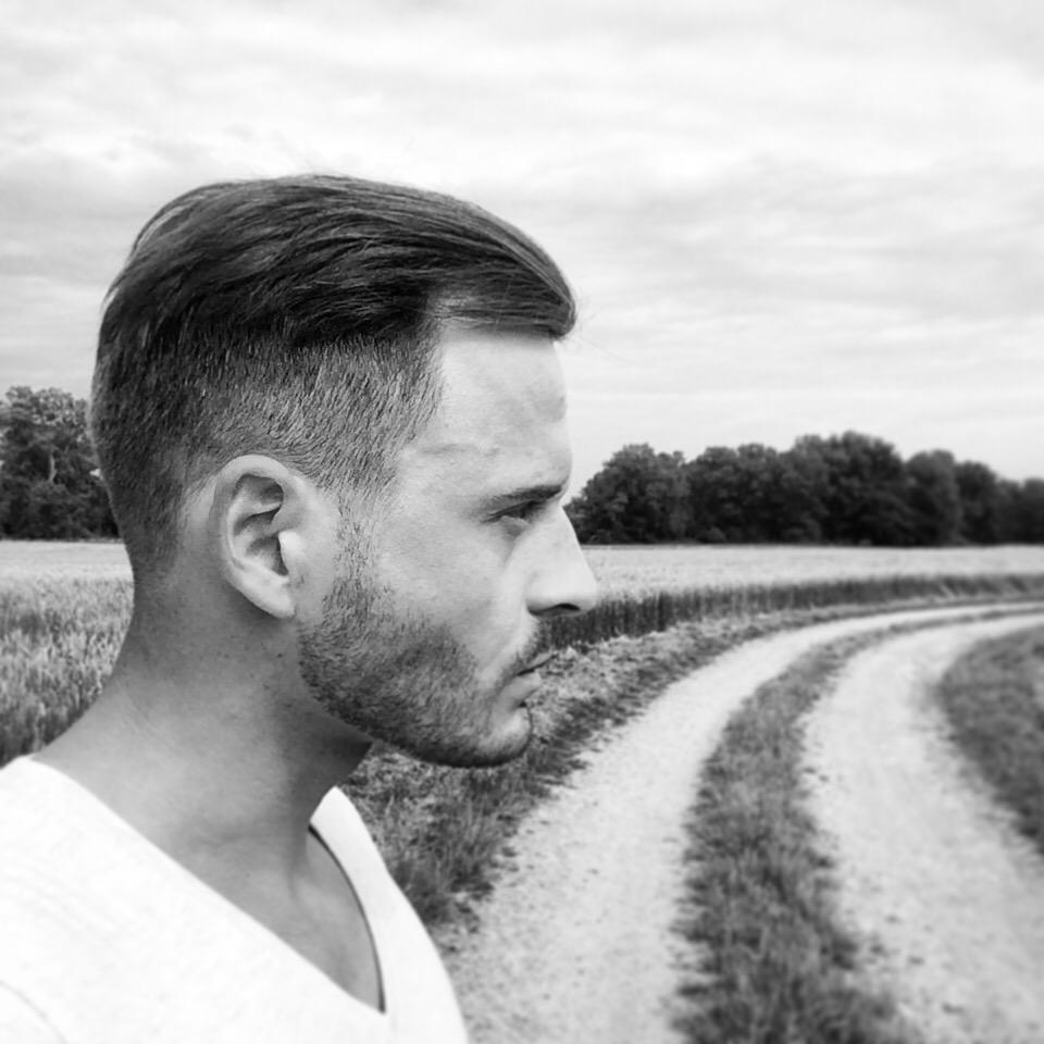 OndrejChudy's tweet photo. After a tiring and grueling #thesis period, it's time for a #newlook and new #challenges 😊
#menstyle #newlife #future http://t.co/Q700hmwEmm
