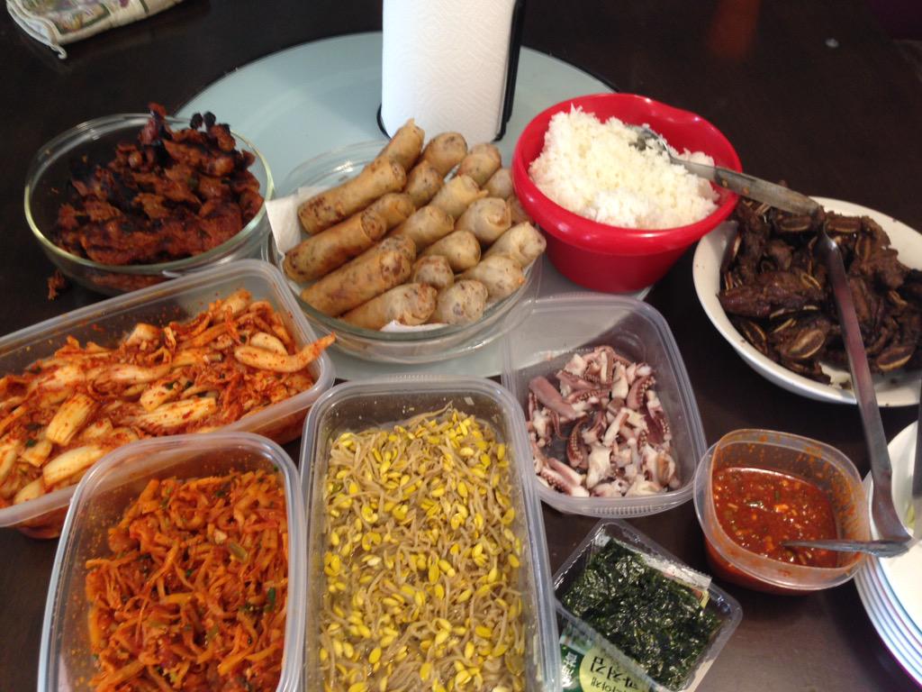 trudi_fabrizio's tweet photo. Korean tonight!# squid #eggrolls #spiceporkribs #beefribs #seaweed #watermelonkimchi #kimchi #beansprouts😍 @vholston http://t.co/nulzK89W10