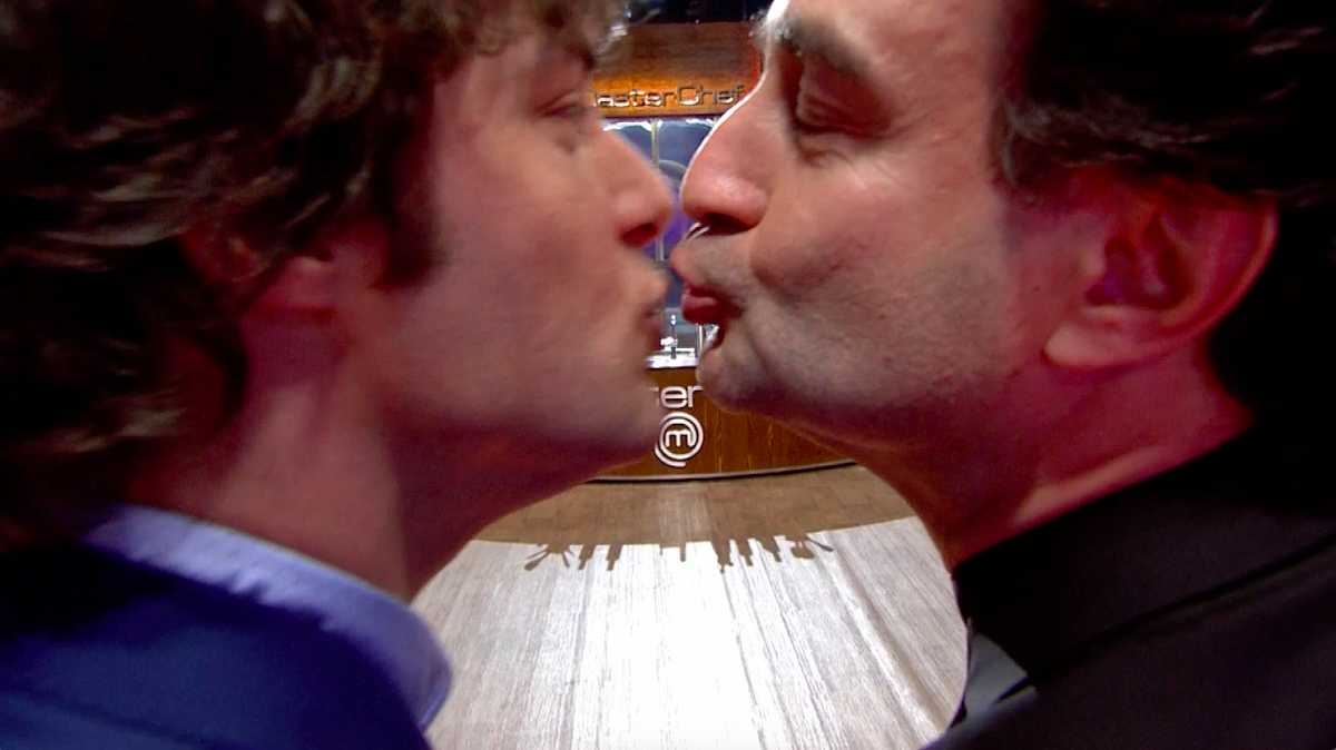 MasterChef_es's tweet photo. momentazo de la noche!!! orgullosos @Pepe_elBohio ❤️ @JordiCruzMas 
#masterchef http://t.co/yZs2KyDDC3