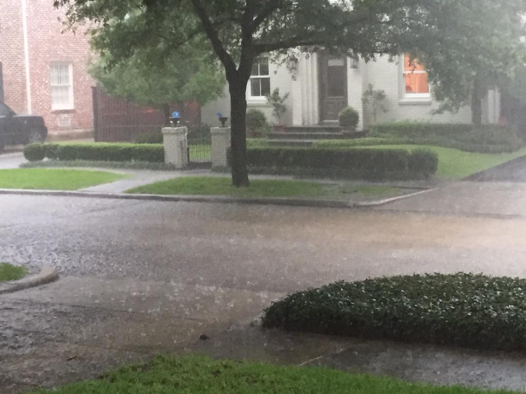 TagSaleTastes's tweet photo. Rain in West U http://t.co/zTJiZh4f4S