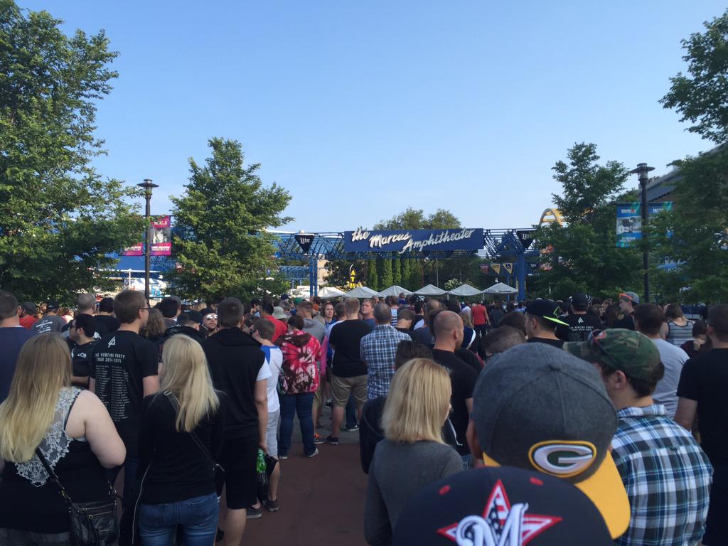 AaronMeyer828's tweet photo. Waiting to see the one and only @pplmvr http://t.co/slCTMxlMCz