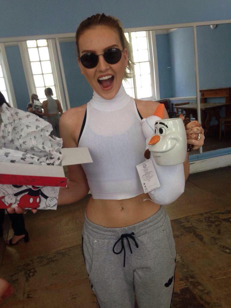 pinnockfame's tweet image. o corpo da perrie é meu objetivo de vida #LoopOffLittleMix