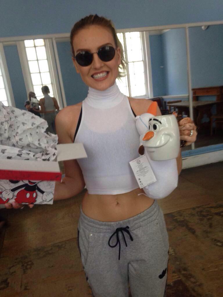 pinnockfame's tweet image. o corpo da perrie é meu objetivo de vida #LoopOffLittleMix