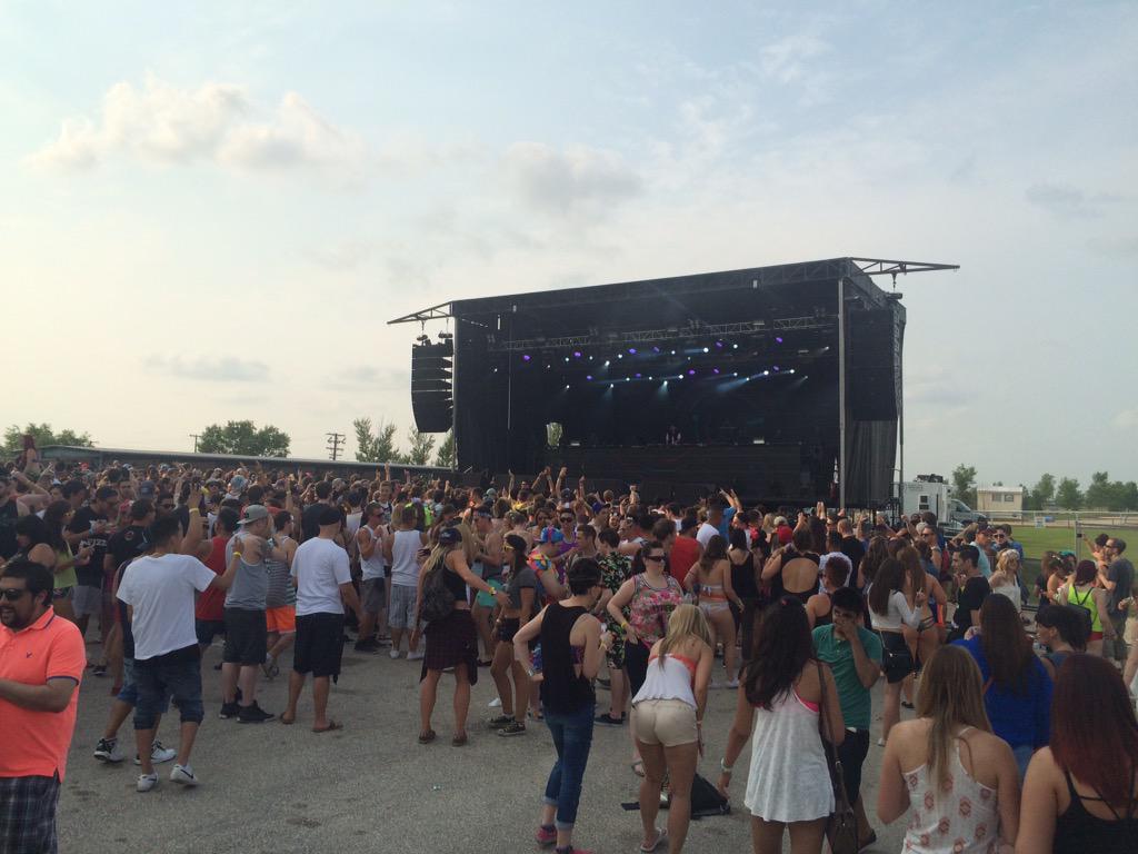 Crowd is filling up here at <a href="/SummerOfSound/">Summer Of Sound</a>! Come find us to get on the #aftermovie! #summerofsound2015 #videography