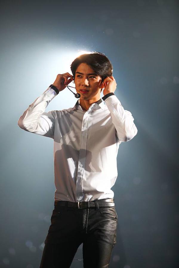 WearEXO_L's tweet photo. 150630 SM True Facebook Update EXO'luXion in BKK - SEHUN 

via: yixinqins http://t.co/uCdejm92XQ