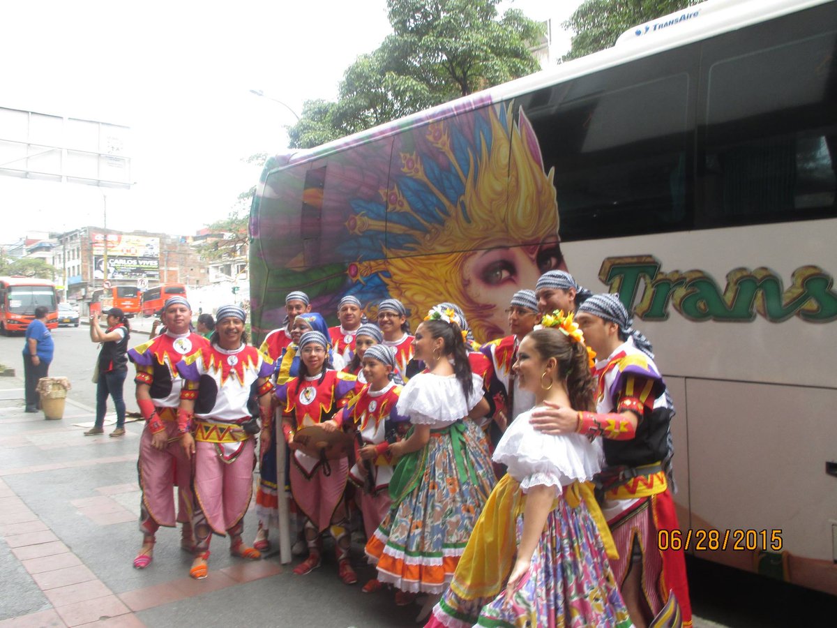 Carnaval de Negros y Blancos tweet media