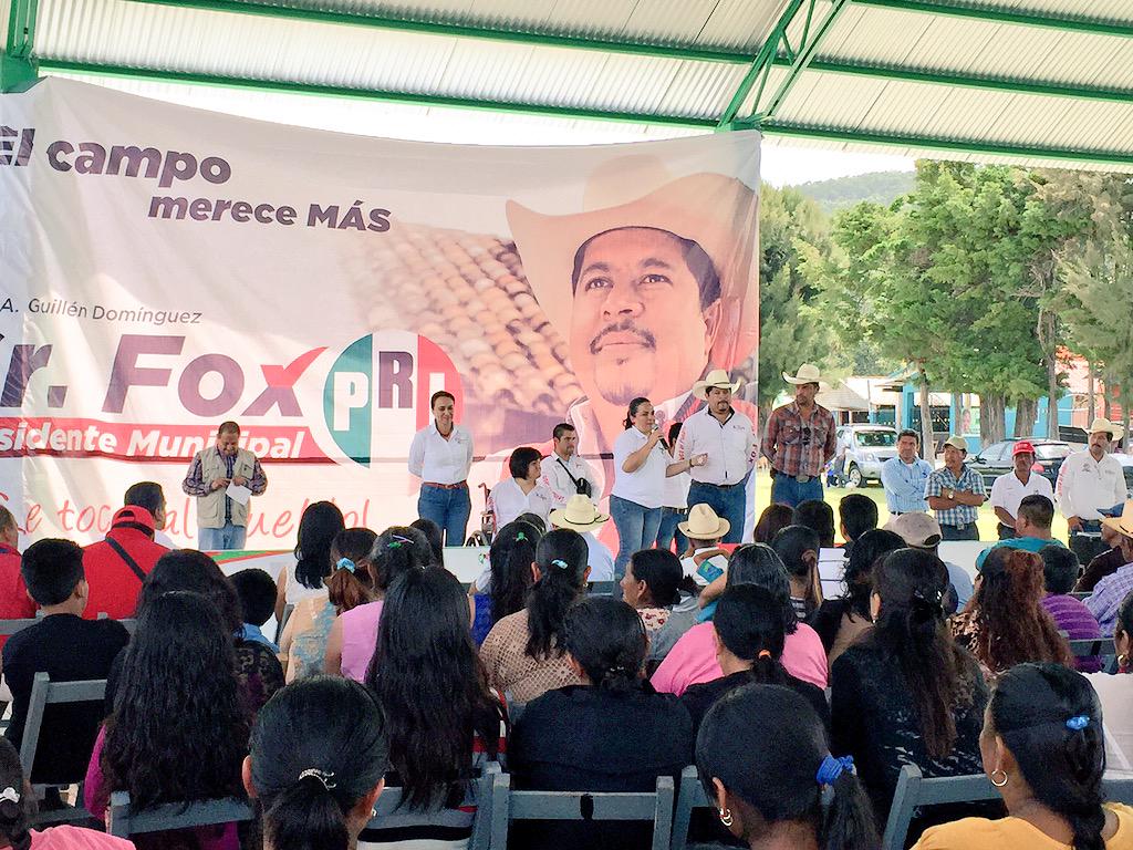 RuthPensamiento's tweet photo. Estamos convencidas de q juntos con esfuerzo y trabajo podemos lograrlo #VamosPRI @ralbores @gabyduranf @pepealbores http://t.co/l5wzVgnYls