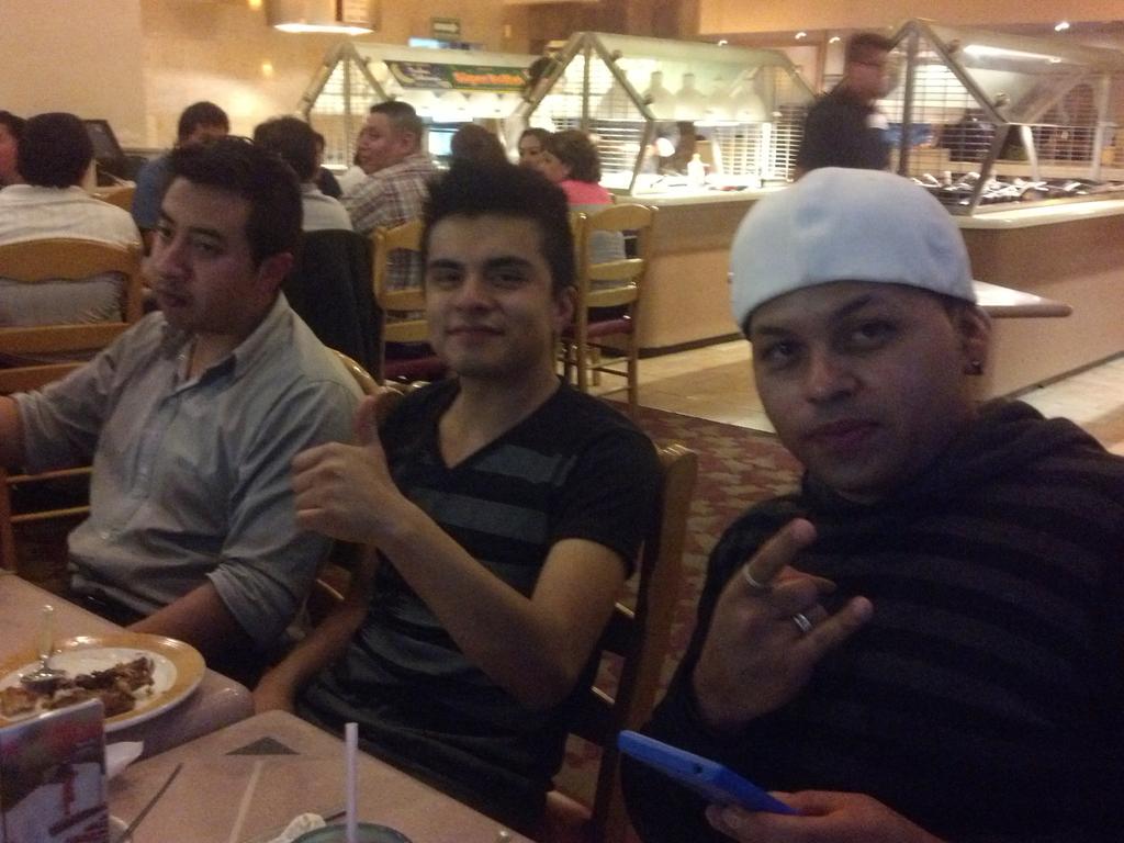 Joss_Mancar's tweet image. Terminando la cena con @GrupoCarabo
Y ajustando detalles de #Evolution7  #BaqueCarabo