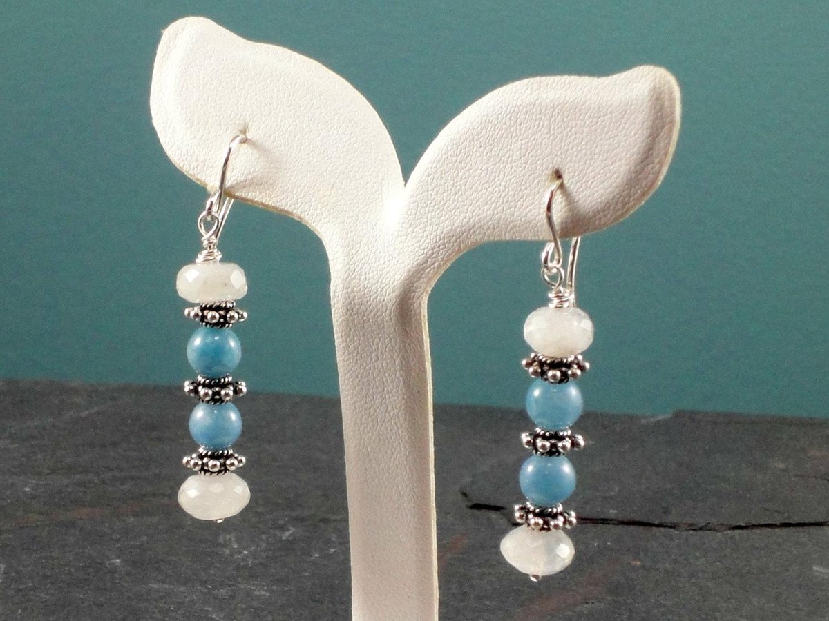 DesignedbyVal's tweet image. Blue and white gemstone earrings, Dangling Earrings etsy.com/listing/215661… #jewelryonetsy #GemstoneEarrings