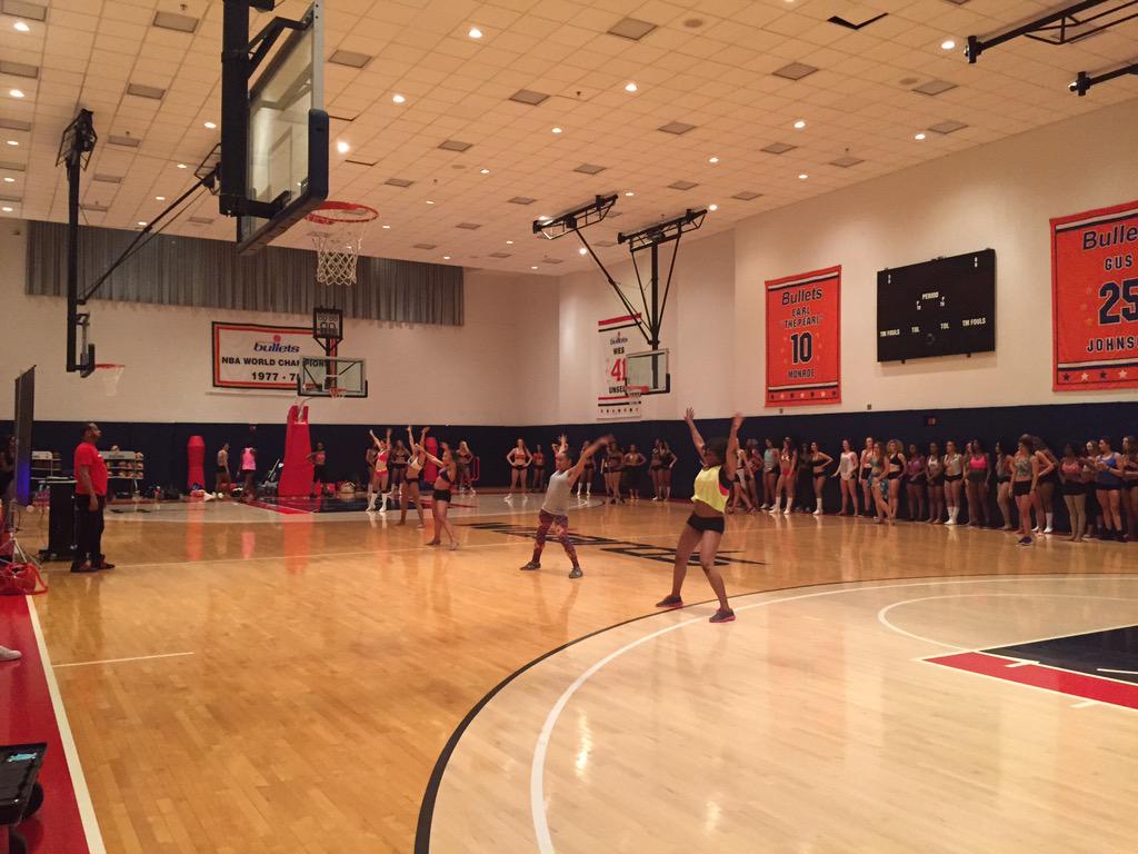 Wizardsdancers's tweet photo. Practicing in lines to prepare for competition #wgprepclasses http://t.co/B1o9u6yzBv
