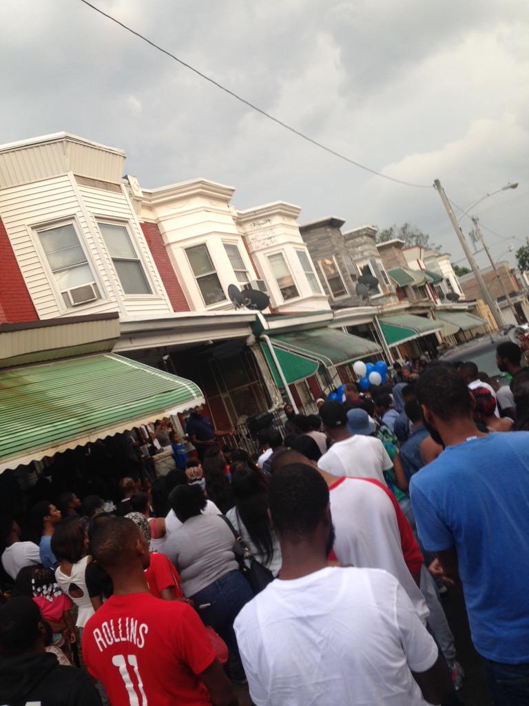 PaidOffLocks215's tweet image. watch over us lil bro #RIPMARK 🙏🏾🏮🎈