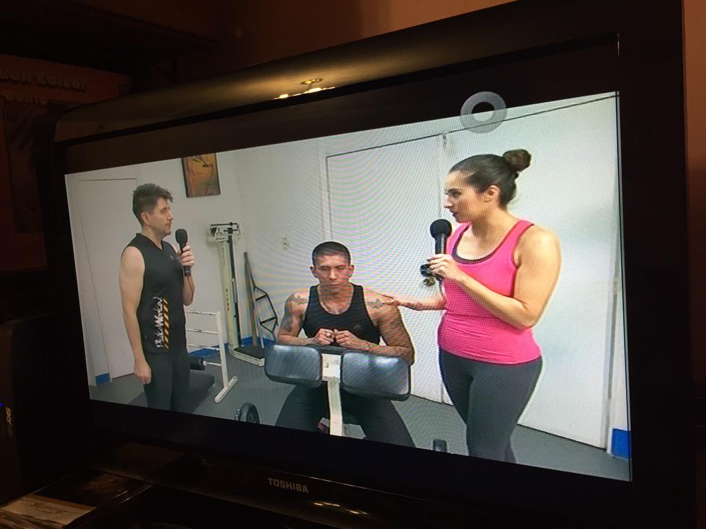 Khinesia's tweet photo. OnceTv Físico y #fitness con @Ponklet #workout #gym #tv http://t.co/uu3HCRwT26