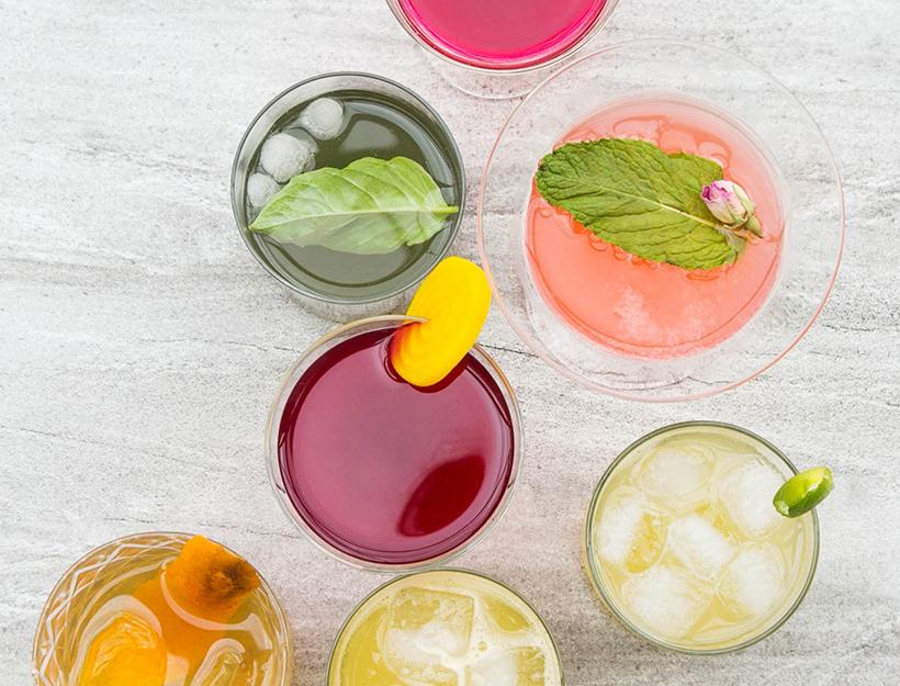 Модный коктейль. Космический коктейль. Трендовый напиток. Бразильский лимонад. Трендовый напиток.