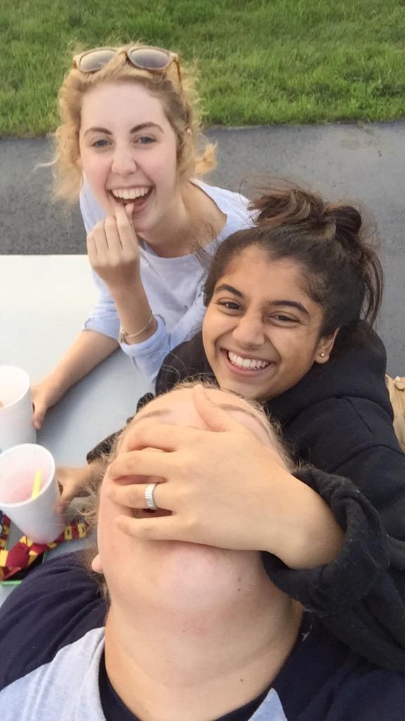claireheatherly's tweet photo. I was assaulted at the Vandailia Sno Shack🍧 http://t.co/aczIEwNj6y